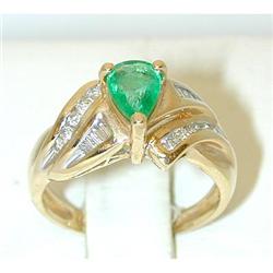 9007 14K Gold Ring w/ Emerald/ Diamonds