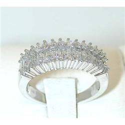 9085 14KW Gold Ring w/ Diamonds