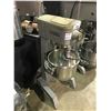 Image 2 : HOBART D-300T 3/4HP 115V 1PHZ COMMERCIAL LARGE QUART MIXER WITH BOWL & ATTACHMENT