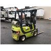 Image 2 : 1999 CLARK CMC 18 3000 LBS 3 STAGE PROPANE COUNTER BALANCE FORKLIFT HOUR METER READS 04546 HRS (
