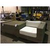 Image 2 : LEISURE DESIGN LIGHT BROWN 5 PIECE OUTDOOR SECTIONAL PATIO SET WITH WHITE CUSHIONS INCLUDING 4