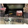 Image 2 : BROIL-MATE STAINLESS STEEL 5 BURNER PROPANE GRILL