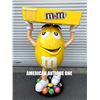 Image 2 : M&M's figure yellow
