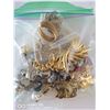 Image 4 : OVER 50 PIECE VINTAGE BROACH COLLECTION WITH