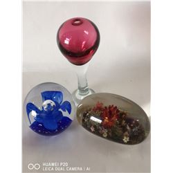 LOT OF 3 GLASS ORNAMENTS.