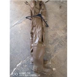 PAIR OF WORLD FAMOUS VINTAGE STEEL SHANK SIZE 10