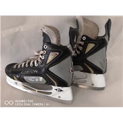PAIR OF EASTON SIZE 9.5 SKATES