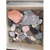 Image 4 : LARGE LOT OF VARIOUS ROCKS AND GEODES
