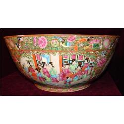 C.1820 CHINESE EXPORT HUGE ROSE MEDALLION PUNCH#1193819