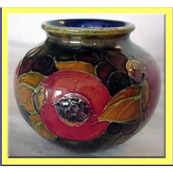 MOORCROFT POTTERY POMEGRANATE VASE SIGNED #1194630