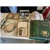 Image 1 : VINTAGE ITEMS