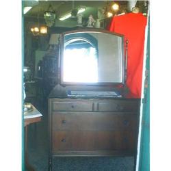 A GOOD FEDERAL AMERICAN WALNUT DRESSER ( VANITY#1172653