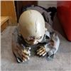 Image 2 : TOTE OF HALLOWEEN LAWN FIGURES
