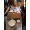 Image 1 : BOX OF DISPOSABLE CUPS, NAPKINS, POPCORN BUCKETS AND BAGS, BURGER WRAPPERS