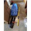 Image 1 : SNOW SHOVEL AND SLED