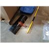 Image 2 : SNOW SHOVEL AND SLED