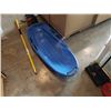 Image 3 : SNOW SHOVEL AND SLED