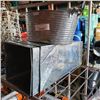 Image 2 : Three galvanized wash bins & three galvanized pails