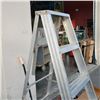 Image 2 : 5 foot A frame aluminum ladder