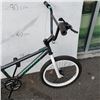 Image 3 : GREY MONGOOSE BMX BIKE