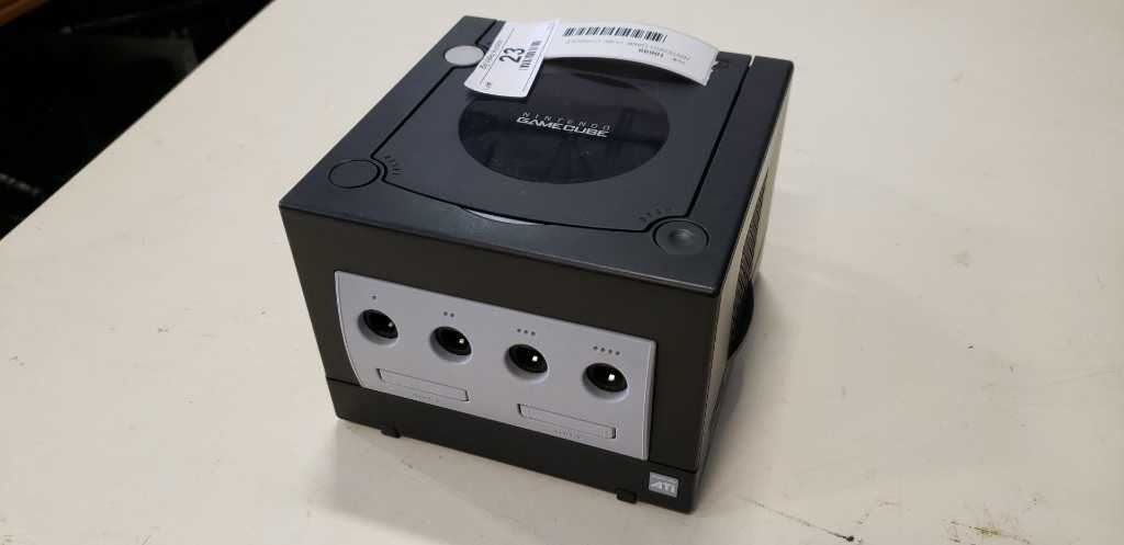 NINTENDO GAME CUBE CONSOLE - Big Valley Auction