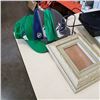 Image 2 : JYNXBOX 1080P FULL HD PVR, CANUCKS HATS AND GLASS GLOBE AND JEWELRY BOX