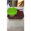 Image 1 : Jewelry box and tin of jewelry