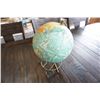Image 8 : 3 GLOBES ON STANDS