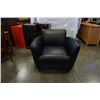 Image 1 : BLACK LEATHER ARMCHAIR