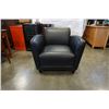 Image 2 : BLACK LEATHER ARMCHAIR