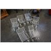 Image 1 : 6 DECRATIVE METAL SLEIGHS