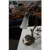 Image 2 : METAL AND GLASS FLOWER TABLE LAMP