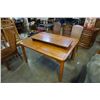 Image 2 : OAK DINING TABLE WITH LEAF AND 6 CHAIRS