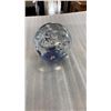 Image 2 : 3 ART GLASS PAPER WEIGHTS AND GLASS CRYSTAL ON STAND