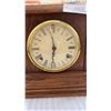 Image 2 : VINTAGE WOOD CASED MANTLE CLOCK