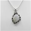 Image 2 : Pretty 14.5 Ct Luminescent Moonstone Pendant