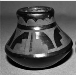 San Ildefonso Vase Matte on Black