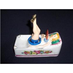 GIRL NODDER ASHTRAY #1178522