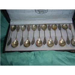 Box with 12 dutch silver teaspoons. #1213108