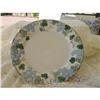 Image 1 : METLOX POPPYTRAIL SCULPTURED GRAPE DINNER PLATE#1221395