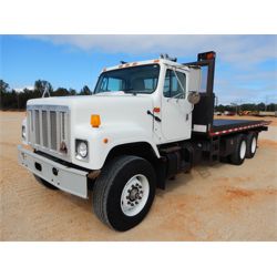 2001 INTERNATIONAL 2574 Rollback Truck