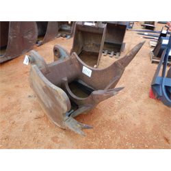 24" STAGGER TOOTH ROCK bucket attachment (B-6)