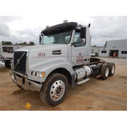 2005 VOLVO  Day Cab Truck