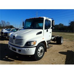 2005 HINO  Cab and Chassis Truck