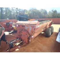 H & S 2600 Sprayer / Spreader