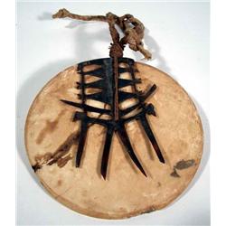 AN OLD SANTA CRUZE CHEST ORNAMENT (tema)