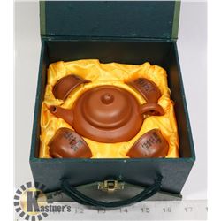 VINTAGE LUOSHI ASIAN TEA SET IN CASE