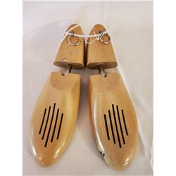 PAIR OF VINTAGE WOOD SHOE FORMS SIZE 8