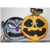 Image 1 : PAIR OF LARGE HALLOWEEN WALL DECOR