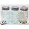 Image 1 : LOT OF 3 VINTAGE JARS WITH LIDS